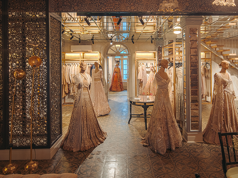 Tarun-Tahiliani-Vinita-Chaitanya-Transform-Old-Colonial-Mansion-Retail-Haven-Bangalore-Design-Pataki