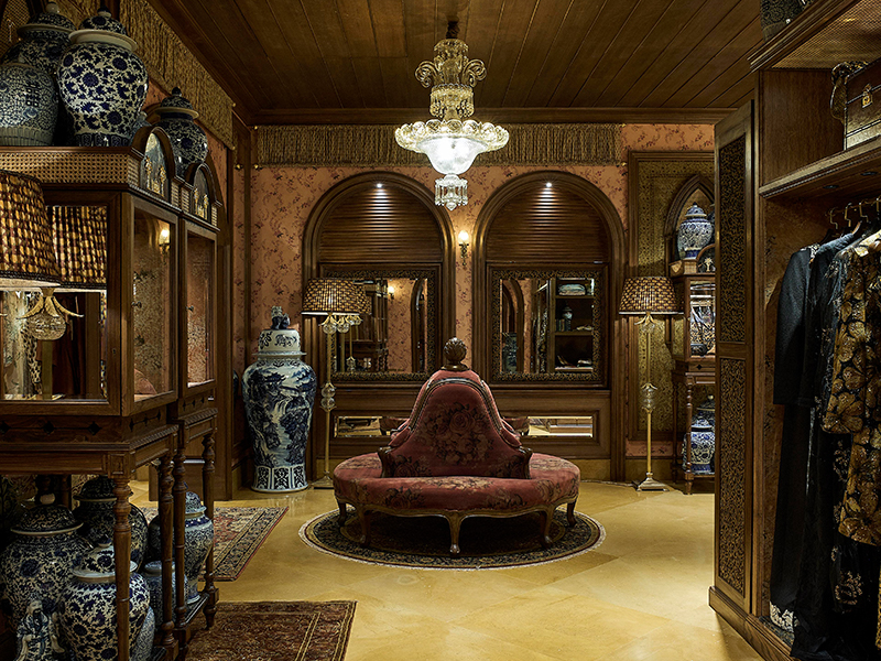 Sabyasachi-Largest-Flagship-Store-Fort-Mumbai-Design-Pataki