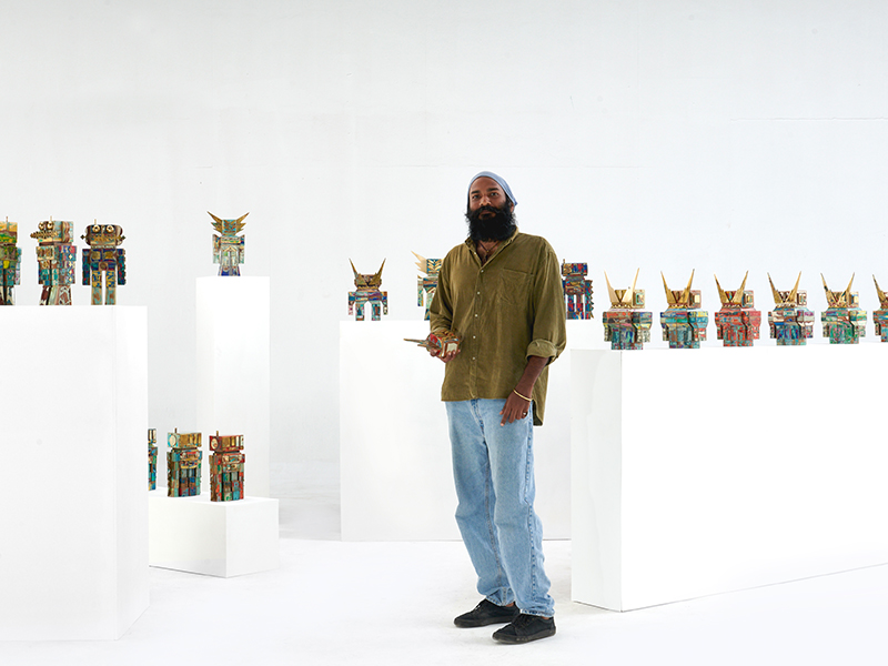 Coachella-Blend-Robotic-Mythic-Sri-Lankan-Artist-Kumkum-Fernando’s-Sculptures-Design-Pataki