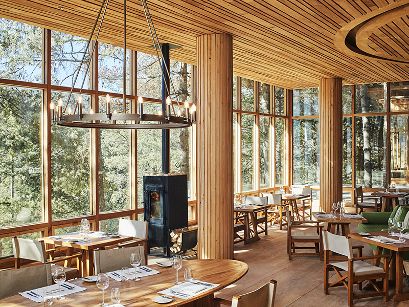 The seasonal menu at its restaurant Tongtshang comprises delicious meals crafted from local produce like freshwater algae, hazelnuts and foraged mushrooms. Image Credit: Six Senses Bhutan