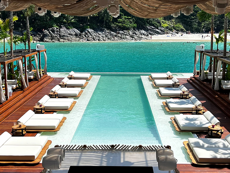 5-Luxe-Floating-Restaurants-Explore-Stylish-Tropical-And-Bohemian-Dining-On-Water-Design-Pataki