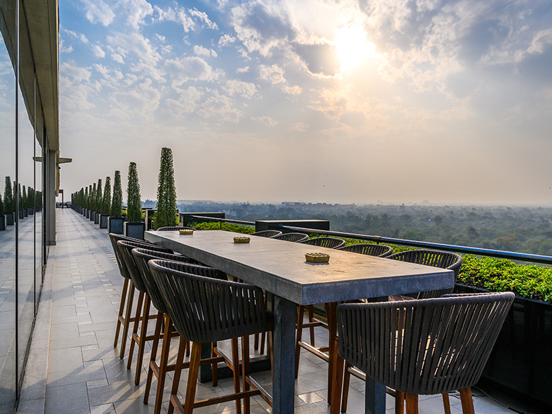 5-Rooftop-Restaurants-in-India-Promise-A-Perfect-Golden-Hour-This-Valentine’s-Day-09