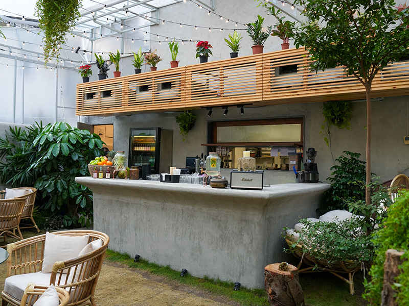 From-Concrete-Chic-to-Tranquil-Gardens-5-Of-Mumbais-Hottest-Dining-Spots-Unveiled-05
