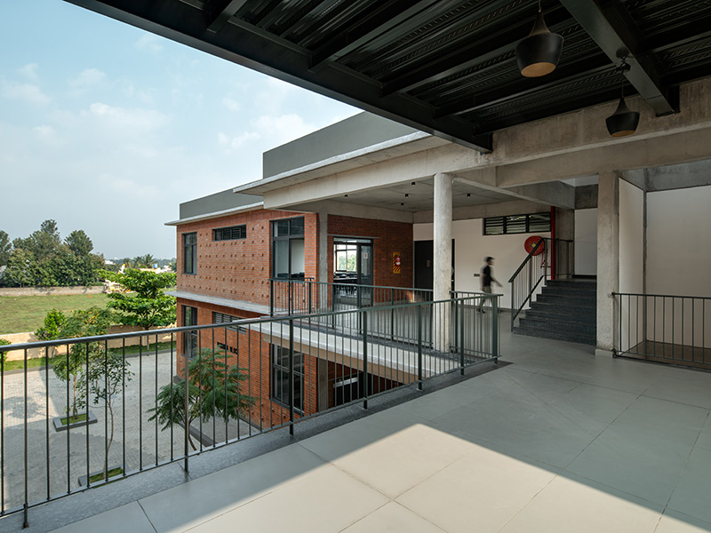 This-New-Complex-Of-The-National-School-of-Business-In-Bengaluru-Features-Biophilic-Elements-And-Climate-responsive-Architecture-07