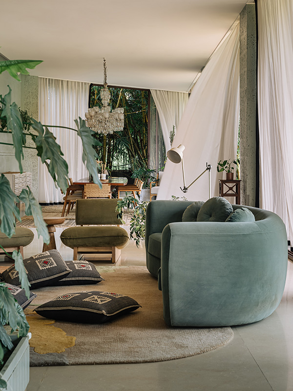 20-year-old-Villa-Gets-A-Modern-Facelift-With-Rooms-Inspired-By-Wes-Anderson-And-Charles-Eames-03