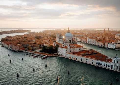 5-Luxe-Airbnbs-To-Treat-Yourself-To-Around-Venice--Gorgeous-Palazzo-Suites-To-Whimsical-Chic-Escapes-Feature-Image