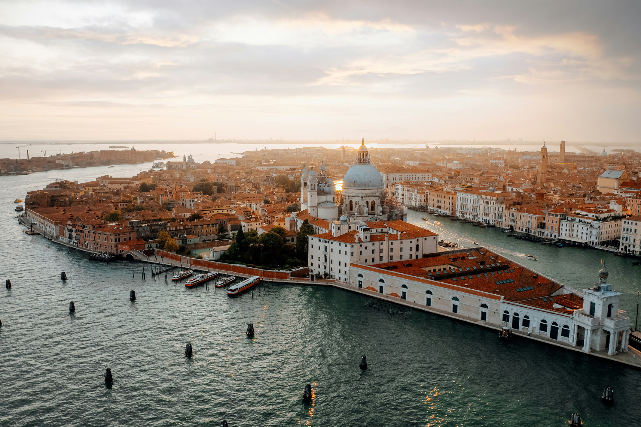 5-luxe Airbnbs To Treat Yourself To Around Venice: Gorgeous Palazzo Suites To Whimsical-chic Escapes - Design Pataki