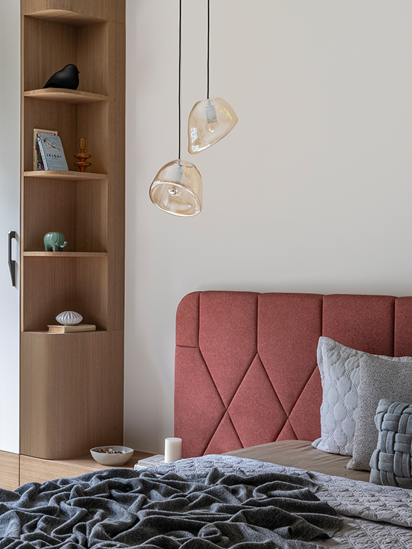 Left: Hanging lights from Littoria and wooden niches for storing books and decoratives spruce up the bedside corner of the master bedroom. (Image Credit- Noaidwin Sttudio) 