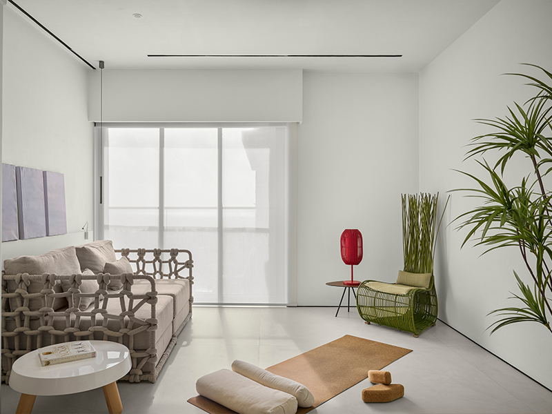 The Cabaret couch and Yoda side chair, paired with the Kai Z table lamp, all by Kenneth Cobonpue, sit in perfect harmony within the home. (Image Credits: Isha Shah)