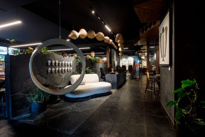 IKKO Gallery melds art, architecture, and heritage. It poses as a sanctuary in Mumbai’s urban sprawl and champions slowness, sensory depth, and cultural memory through a design and curatorial lens.