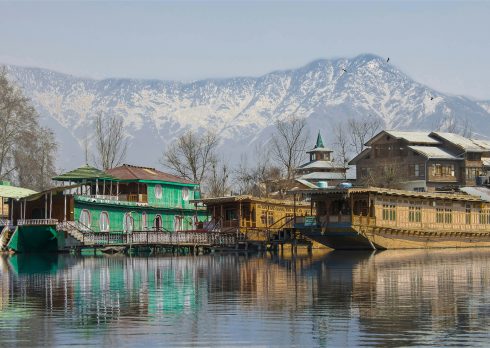 Kashmir’s quiet grandeur—lakes, crafts, and alpine beauty—unfolds across Srinagar, Pahalgam, Sonmarg, and Gulmarg, offering breathtaking views and moments of warmth, artistry, and connection.