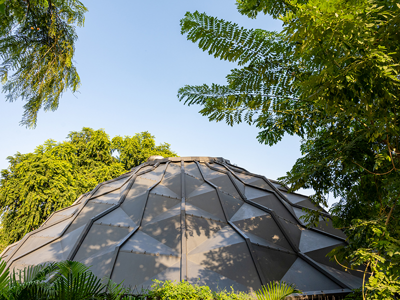 The conical shell of Darwin Bucky, with triangulated planes on the fascia, delivers superior acoustics, climatic performance and gives it a striking visual identity. (Image Credits: Vinay Panjwani)