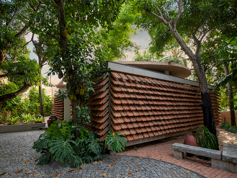 The front of the ‘Cloud House’ is designed using roof tiles that were a part of the old building. (Image Credit: Harikrishnan Sasidharan)