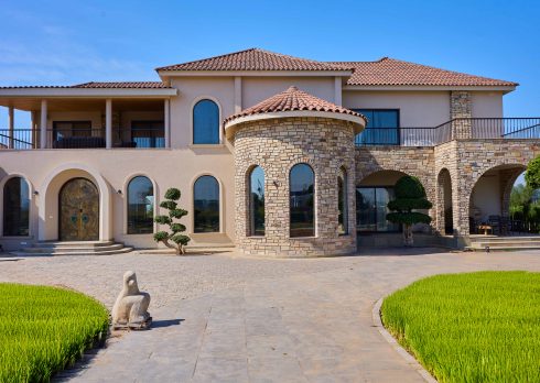Designed by Aarti Dariwal from Stories with AD, Villa Collagio sits on a quiet estate in Chandigarh. The 5000 sq ft villa brings together European-style arches, handcrafted finishes, and natural materials to create a refined but relaxed space built for slow living.
