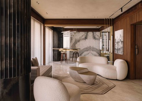 In Ahmedabad’s winding bylanes, a minimalistic home by R+R Architects blends organic minimalism with opulence, orchestrating a discourse between textures, light, and forms.