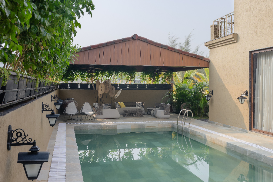 The single-tile finish in this pool follows a seamless visual language, creating continuity without slipping into monotony. (Image Credits: Ashutosh Agarwal)