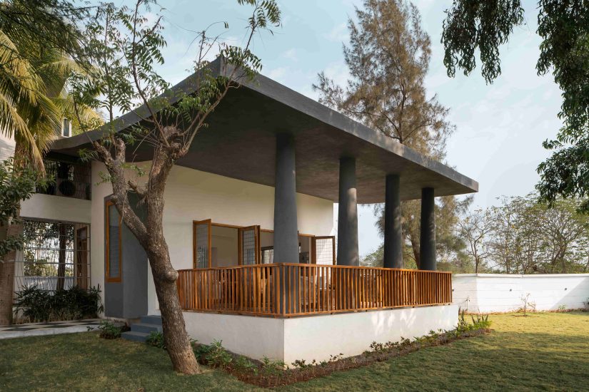 Conceived by MuseLAB, a restored summer sanctuary on the outskirts of Gujarat pairs earthy textures and an open layout, topped with a roof that one can walk on.