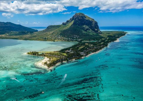Modelled on the stately plantation houses of colonial Mauritius, The Residence captures a dreamy blend of bygone island romance and oceanfront serenity.
