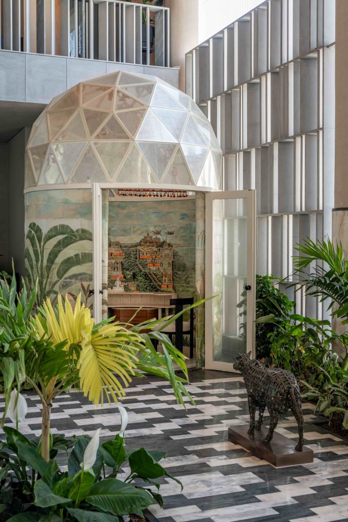 The Shivling-inspired mandir marks the convergence of artisanal skills and architectural intent. (Image Credits: Kuber Shah) 