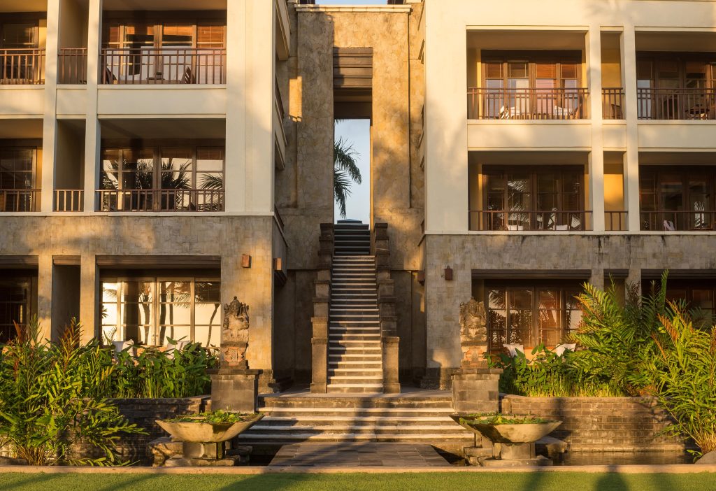 Drawing on Indonesian craftsmanship and architectural principles, the structure merges effortlessly with its beachfront setting. (Image Credits: The Legian Seminyak) 