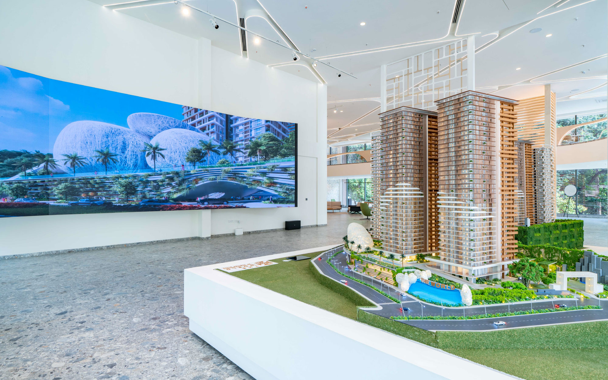 The scale model in the centre offers a bird’s-eye view of the entire development, guiding visitors through every residence, amenity, and landscaped expanse with meticulous detail. (Image Credits: The World Experience Centre)