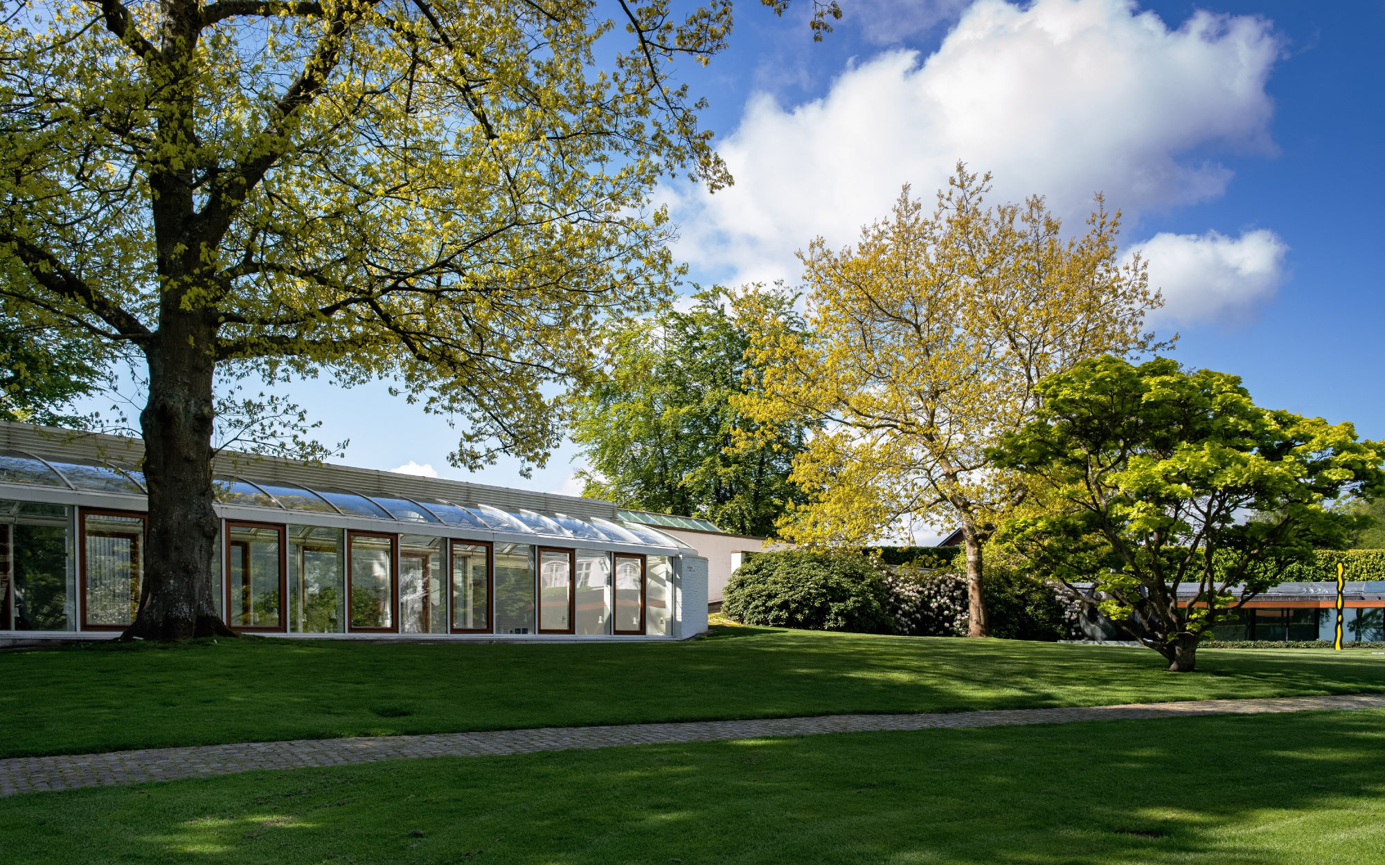 The thoughtful interplay between architecture, the park, and the natural landscape creates a unique and immersive experience for visitors to Louisiana. (Image Credit: Kim Hansen)