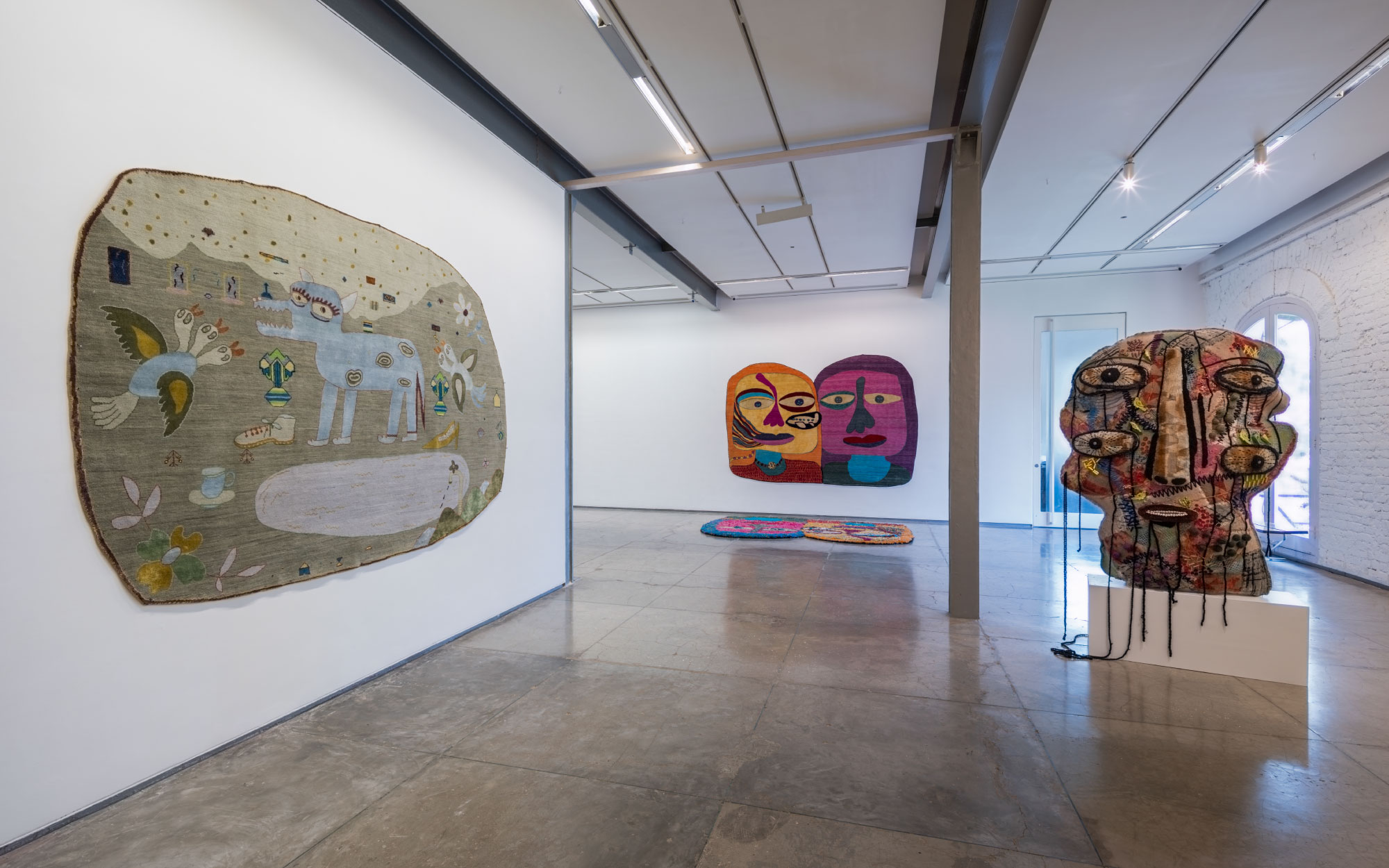 At Chemould CoLab, Gurjeet Singh’s evocative collaboration with Jaipur Rugs unfolds as a tactile ode to the lives, labour, and layered emotions of Jaipur’s artisans. (Image Credits: Courtesy of Chemould CoLab)