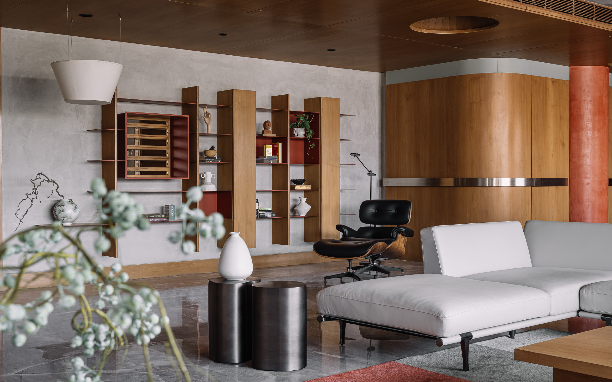 The interplay of rectilinear and curvilinear, transparency and opaque, neutral and pops of colour in the living room sets the tone for the penthouse. While the custom lighting is by H+A Studio and Smart Light, the furniture in this social space is by HM Studio and the decor is by Shiv Shakti Furniture. (Image Credit: Ishita Sitwala)