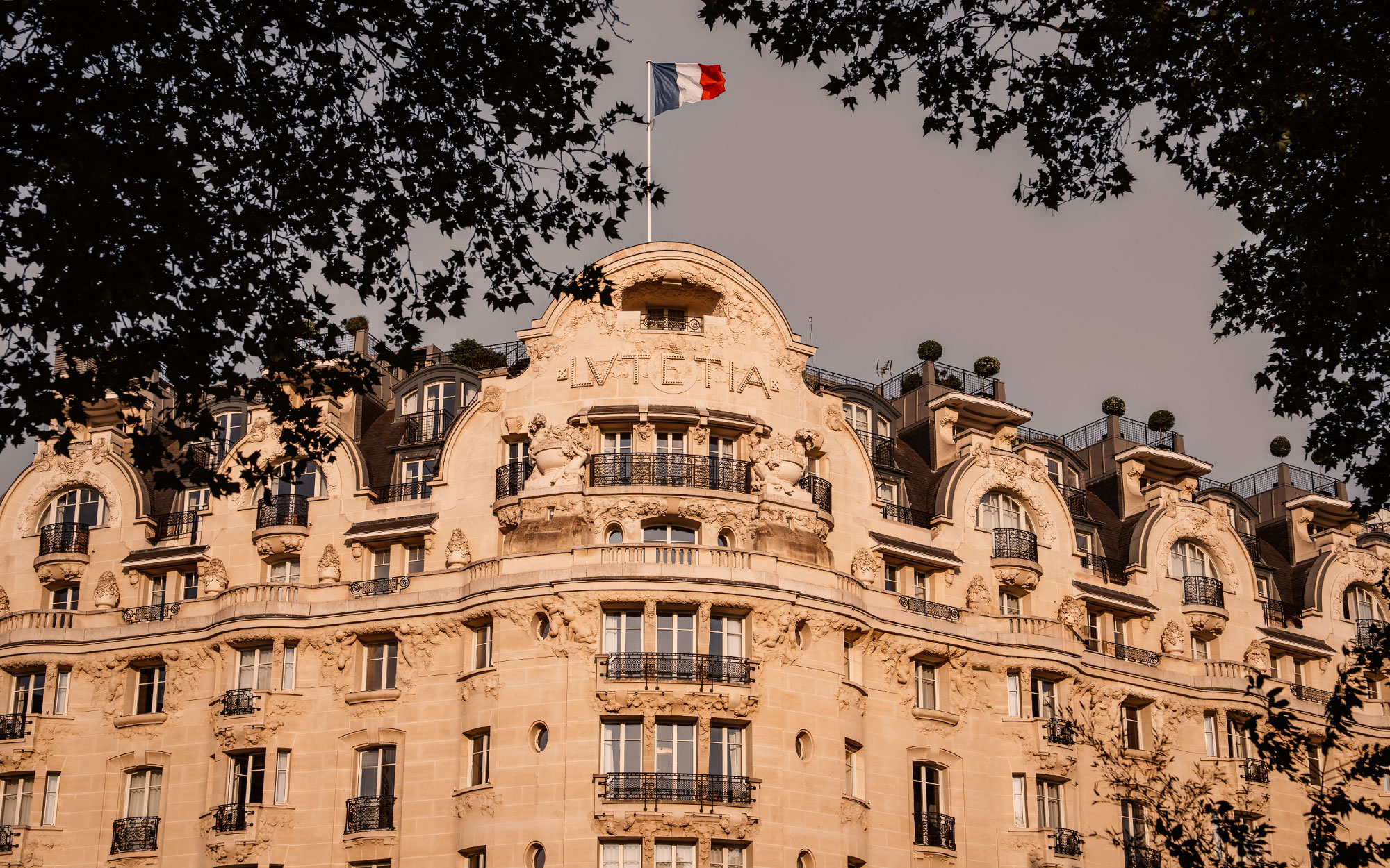 A masterpiece of Art Nouveau craftsmanship, Le Lutetia’s carvings and contours celebrate Parisian artistry. (Image Credits: Le Lutetia)