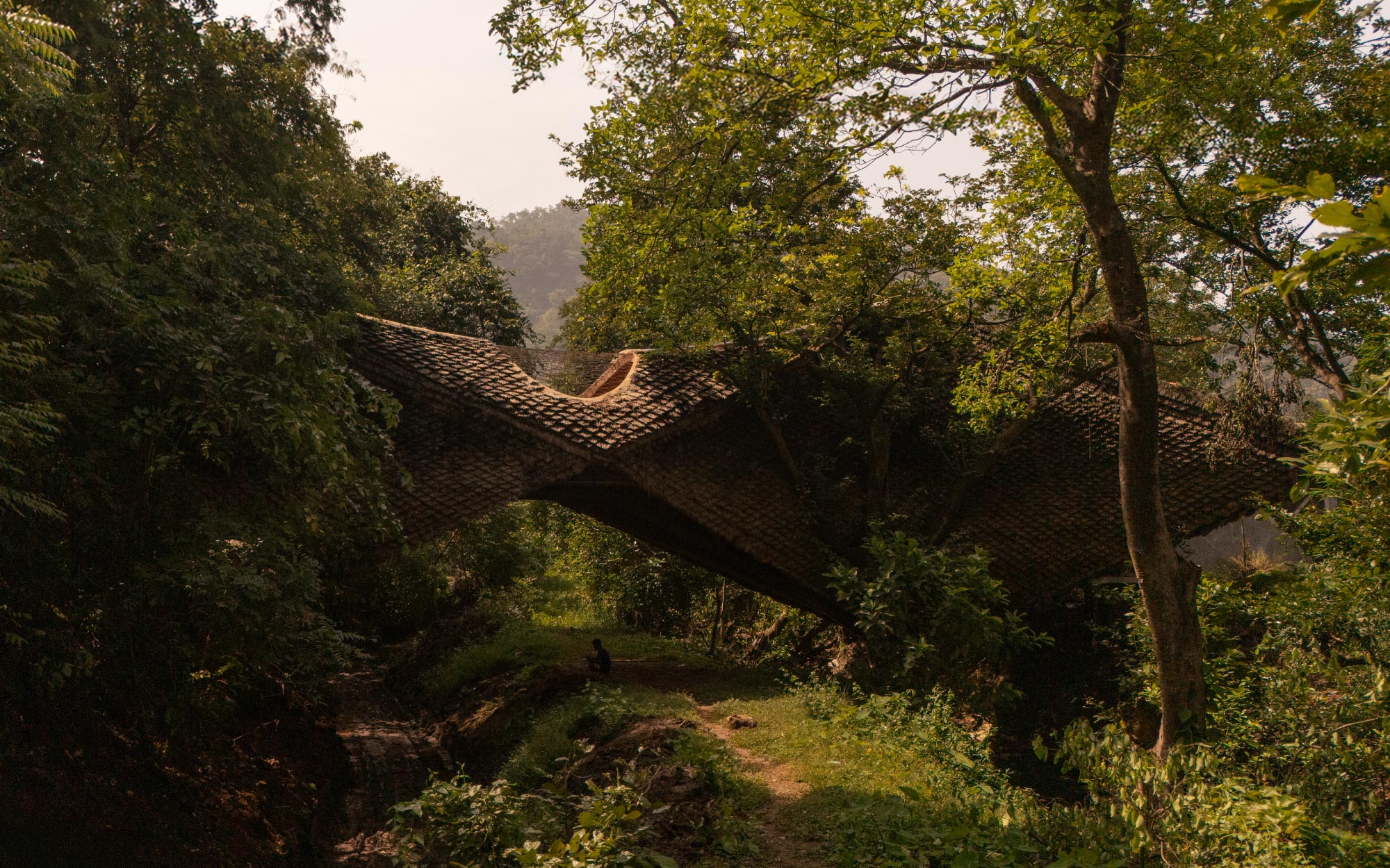 This home is simply a bridge, spanning land, landscape, and the delicate space between nature and habitation. (Image Credits: Studio IKSHA)