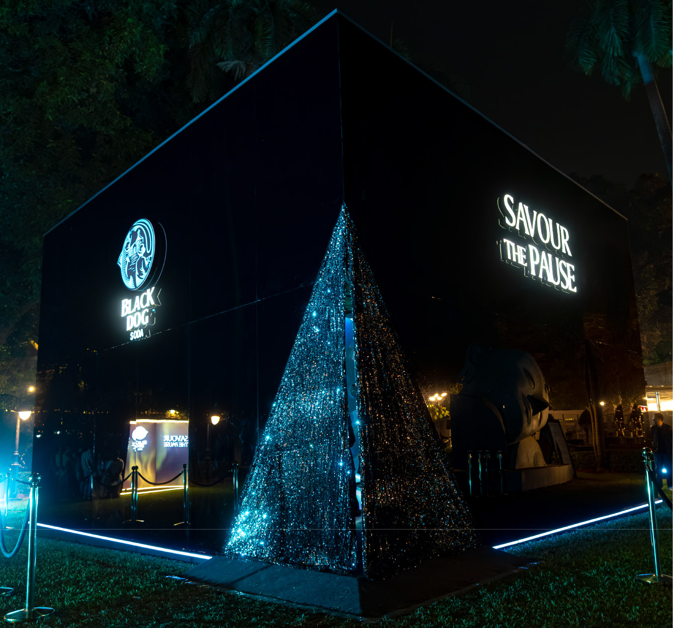 The reflective surface of the black cube mirrors light and its surroundings, almost melding into its milieu. (Image Credits: MBP Media)