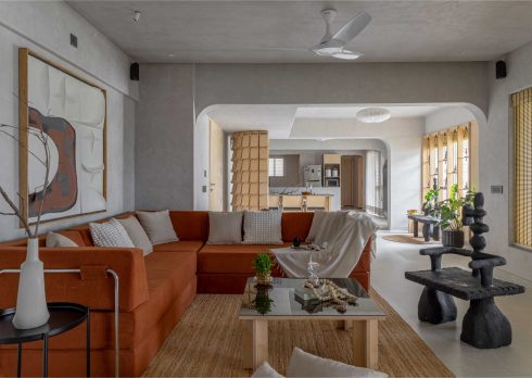 This 4-bedroom apartment in Pune is an ode to materiality. The flooring from Simpolo Tiles and Bathware, lighting fixtures from Litomatic and sculptural décor pieces from SoulofMache art studio ensure that the interiors never tip into austerity. (Image Credits: Viveekajeet Purohit)