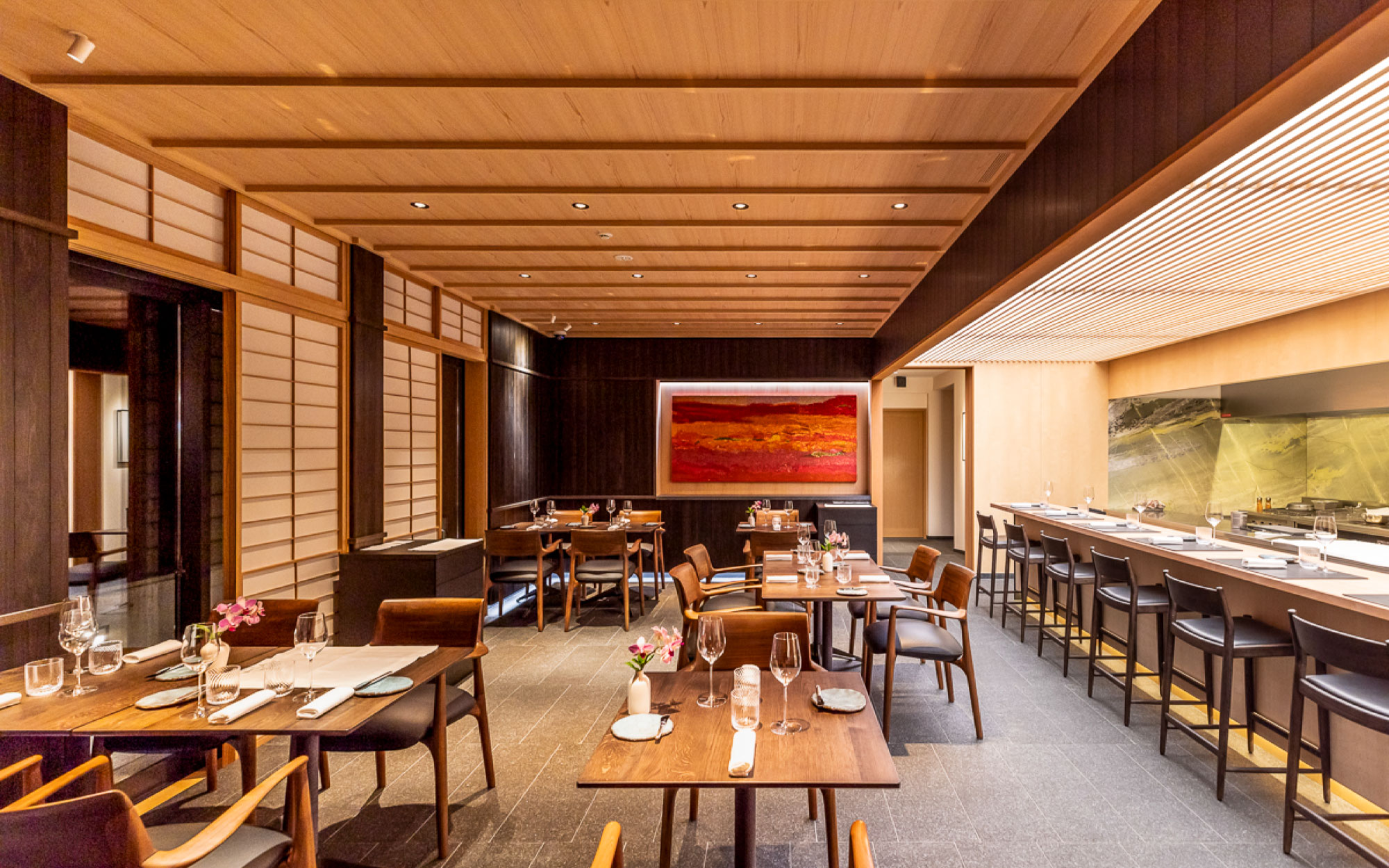 The restaurant features an extensive wine cellar of over 3,000 bottles, alongside refined post-dining offerings including the hotel’s original Kyoto %Arabica special-blend coffee and premium Japanese teas.