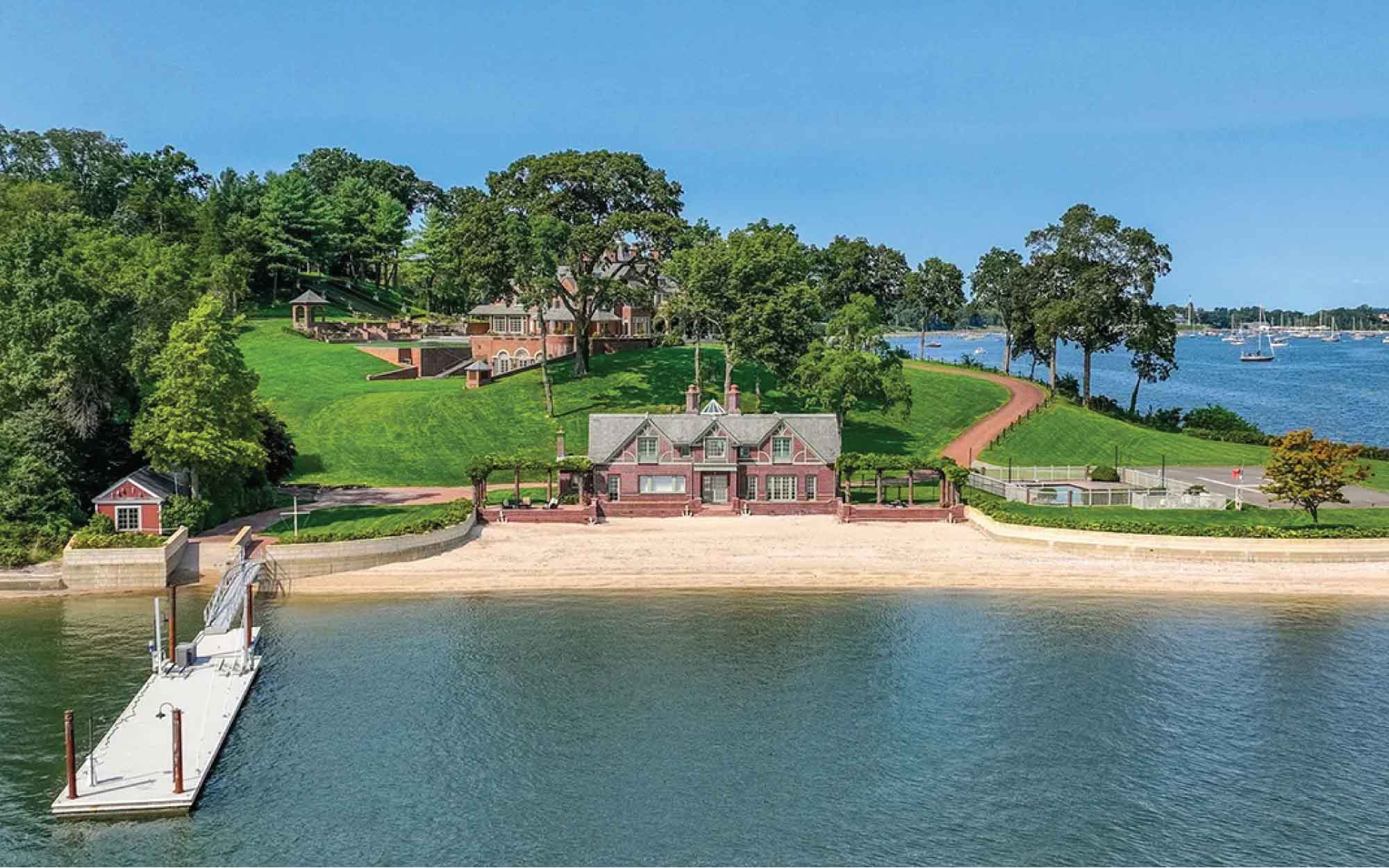A private Long Island waterfront estate that once belonged to the songwriter Billy Joel before he sold it for £25m.