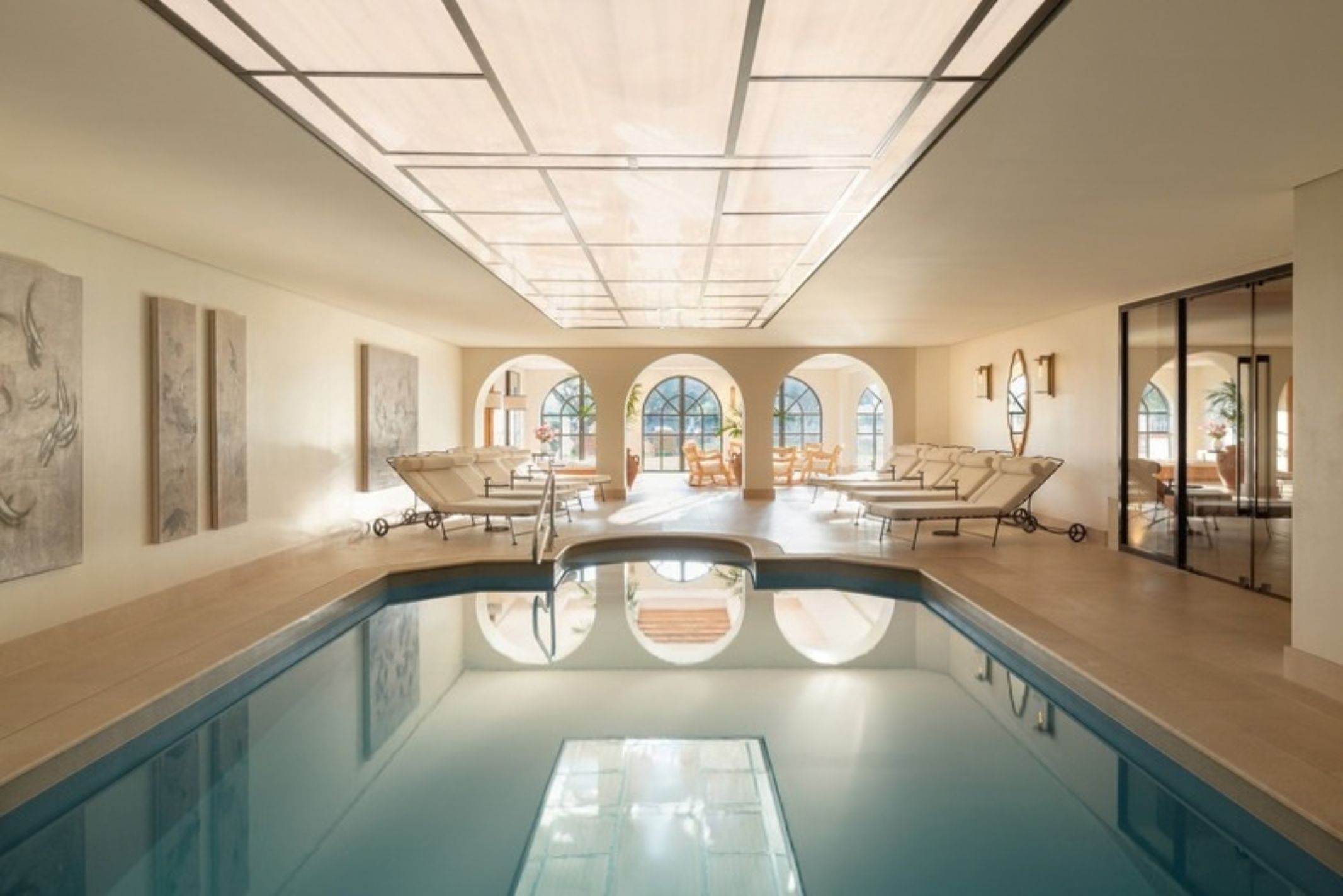 The indoor pool of the Airelles Spa